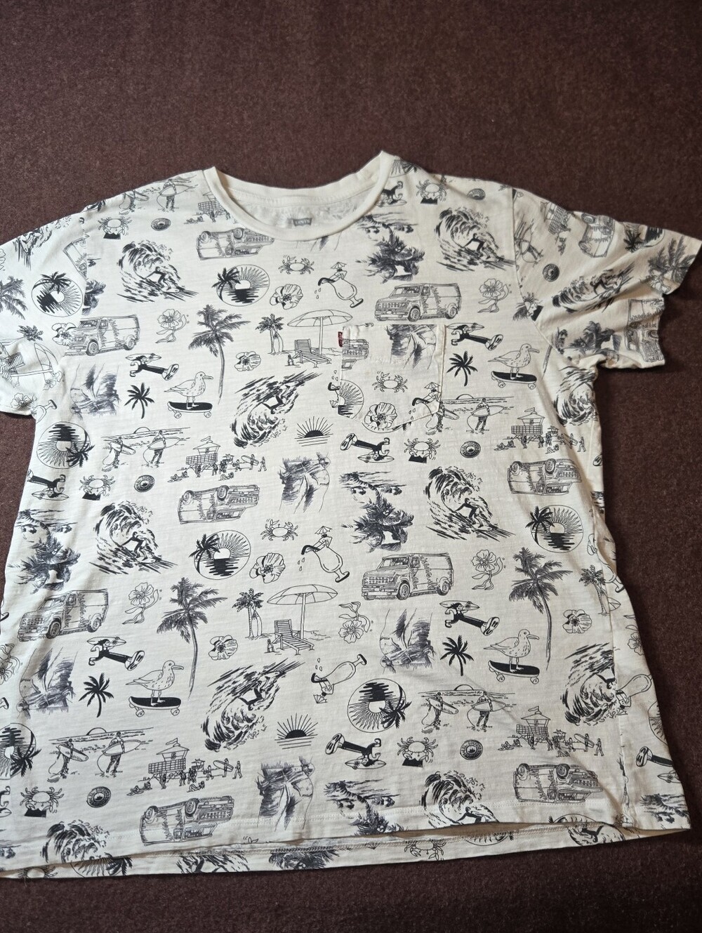 Levi's Cotton Tshirt In Black And White Beach Print Size XL Small Spot On Pocket